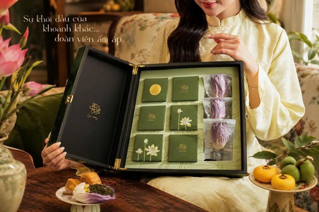 Sắc thu trong bộ qu&agrave; Trung thu LaSen &ndash; Nguyệt Sắc Li&ecirc;n Hoa.