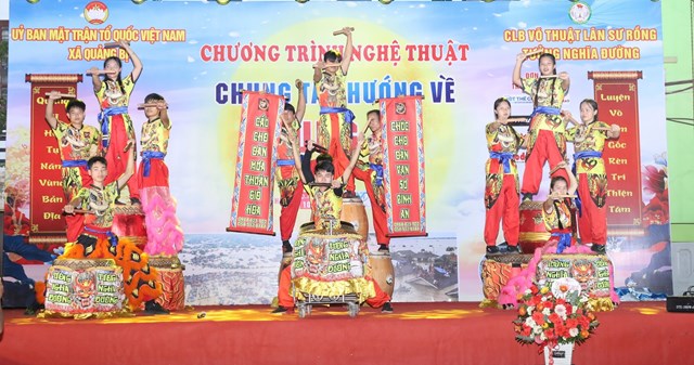 Các thành viên Câu lạc bộ Võ thuật lân sư rồng Tưởng Nghĩa Đường trình diễn nhiều tiết mục đặc sắc.