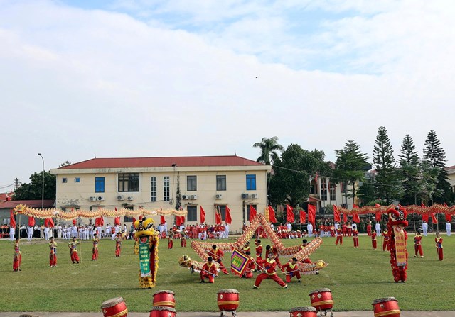 Mở màn đồng diễn là tiết mục múa lân sư rồng tạo ấn tượng mạnh đối với khán giả dự Đại hội.