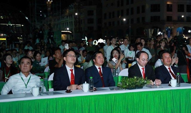 C&aacute;c đại biểu tham dự Lễ khai mạc Festival Tr&agrave; Quốc tế - Th&aacute;i Nguy&ecirc;n 2026.